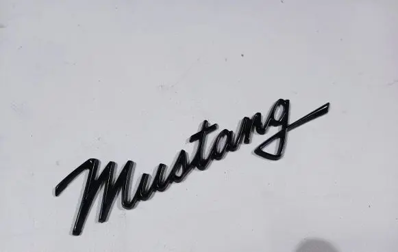 Ford Mustang VI Fender model badge letters 