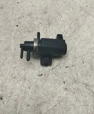 Audi 80 90 S2 B4 Valve vacuum 72520