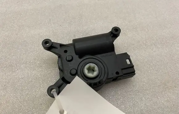 Maserati Levante Air flap motor/actuator MR1138004211