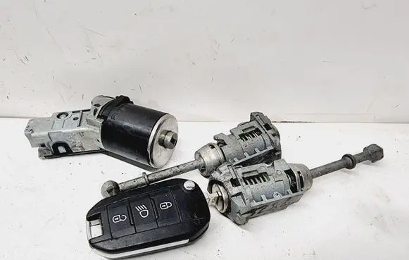 Peugeot 3008 II Ignition key/card 9813617780 1617020880