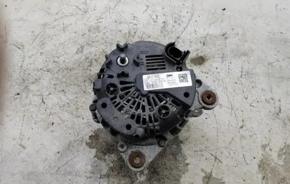 Volkswagen Golf Sportsvan Generator/alternator 04C903023K 2622499A 115010107