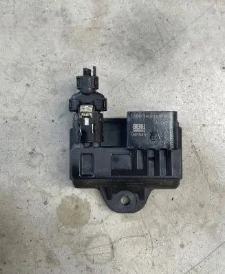 BMW 5 F10 F11 Glow plug pre-heat relay 8519472 0522140104 HW0510