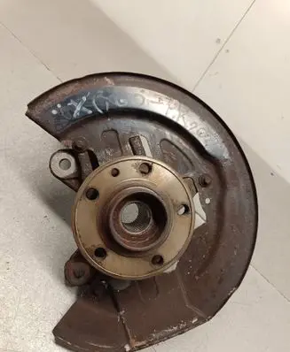 Front wheel hub