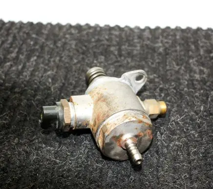 Audi Q5 SQ5 Fuel injection high pressure pump 06J127025C