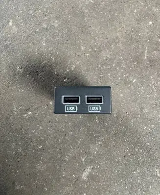 Jeep Grand Cherokee USB socket connector 68145567AA