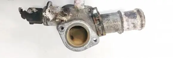 Volkswagen PASSAT B5.5 Engine coolant pipe/hose 038121133a 13de-mwk