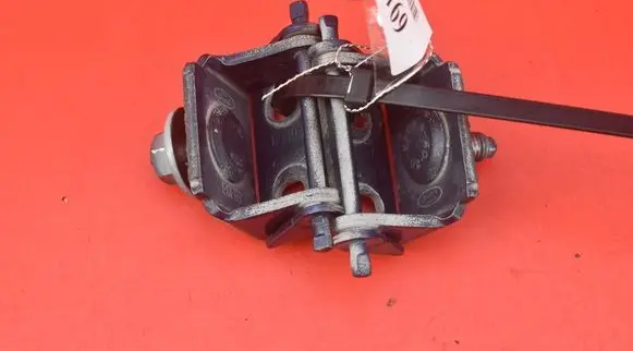 Ford Fiesta Tailgate/trunk/boot hinge