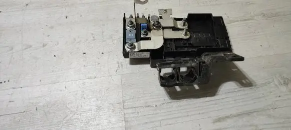 Mercedes-Benz CLA C117 X117 W117 Fuse module A2465401350 1077806 YAP2949511