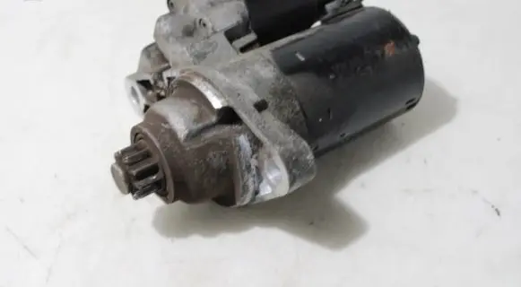 Volkswagen Golf IV Starter motor 0001120400