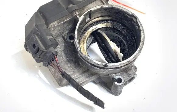 Volkswagen Touran I Engine shut-off valve 03G128063G