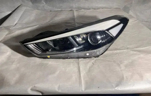 Hyundai Tucson TL Headlight/headlamp 92101D7XXX 92101D7
