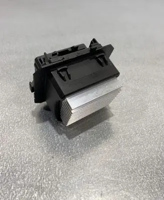 Peugeot 5008 Heater blower motor/fan resistor 9304050