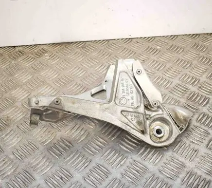 BMW M4 F82 F83 Engine mounting bracket 2284204