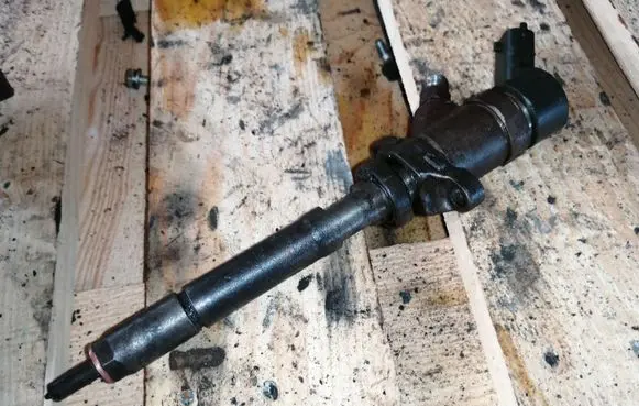Ford Focus C-MAX Fuel injector 0445110188