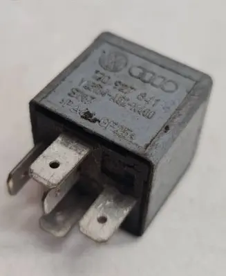 Volkswagen Touareg I Other relay 1J0927841 V23134A52X400 A4GE25