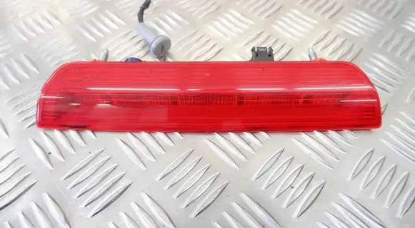 Third/center stoplight