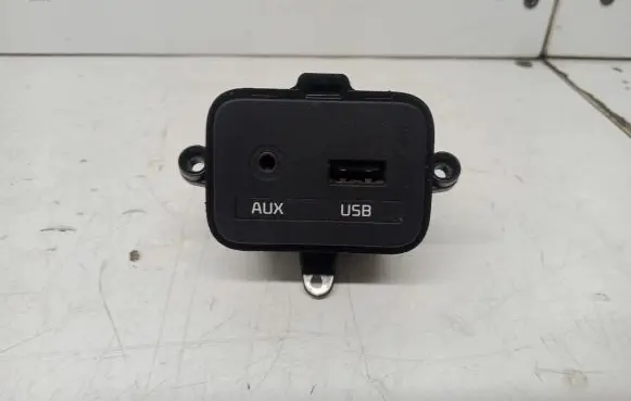 KIA Carens III AUX in-socket connector 