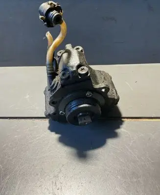 Mercedes-Benz A W168 Fuel injection high pressure pump A6680700301 0445010015
