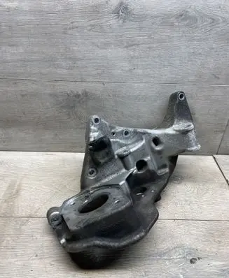 Volvo V70 Generator/alternator bracket 31401103