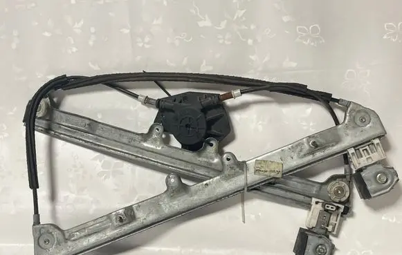 Mitsubishi Colt Front window lifting mechanism without motor RA2485