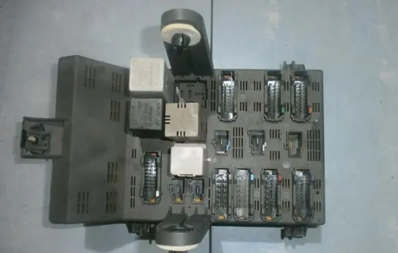 Renault Laguna I Fuse box set 7703297637