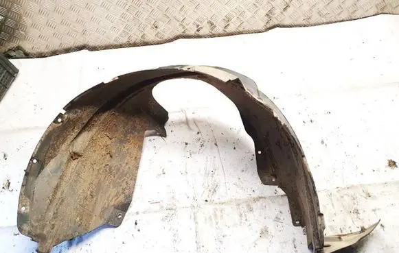 Front wheel arch liner splash guards