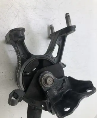 Peugeot 206 Engine mount bracket