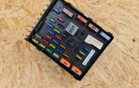Volkswagen PASSAT B6 Fuse module 3C0937125 41266809 961286008