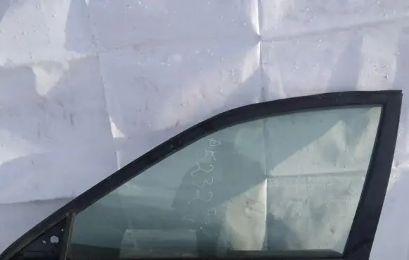 Mitsubishi Galant Front door window glass four-door