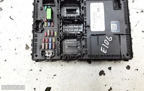 Ford Fiesta Fuse module hu5t15604ecn