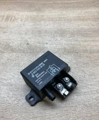Mercedes-Benz C W204 Glow plug pre-heat relay A0035422619