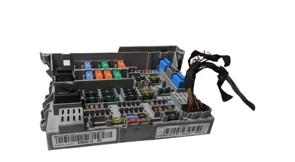 BMW 1 E81 E87 Fuse module 690661303 61239841 10688710