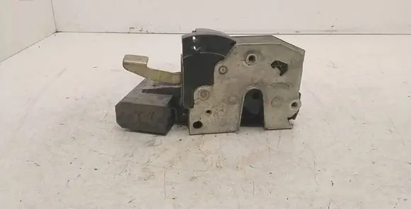 BMW 5 E34 Front door lock 8168924