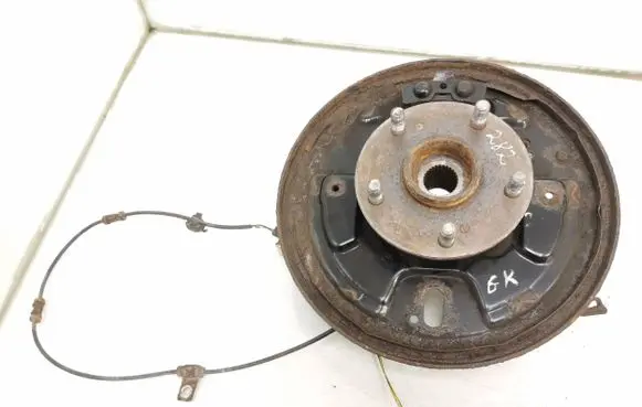 Suzuki Grand Vitara II Rear wheel hub spindle/knuckle 