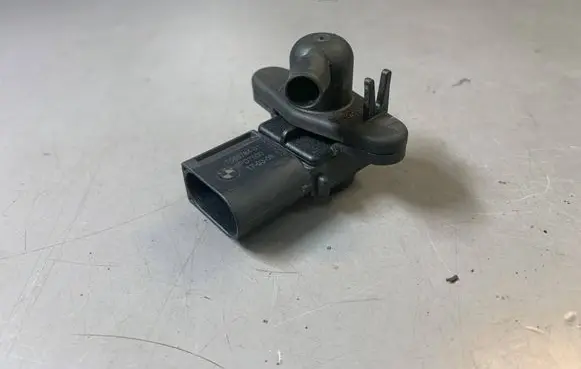 BMW 1 E81 E87 Air pressure sensor 7566784