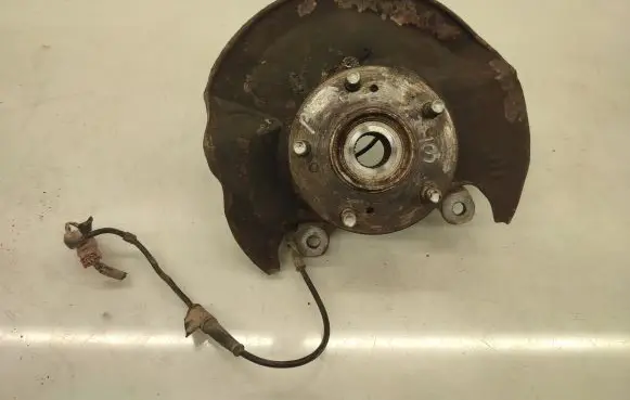 Honda FR-V Front wheel hub