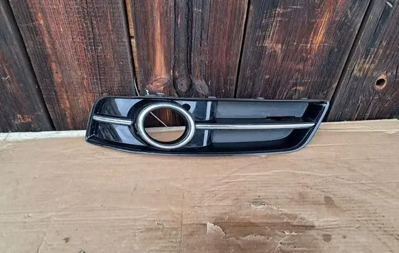 Audi A3 S3 8P Front fog light trim/grill 8P0807681AA