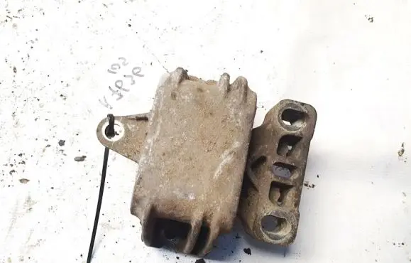 Volkswagen Golf IV Engine mount bracket