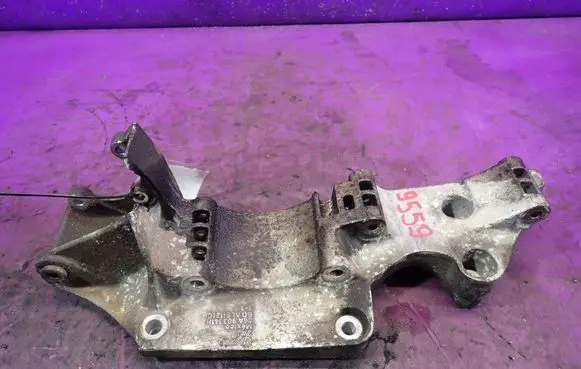 Volkswagen Golf IV Generator/alternator bracket 