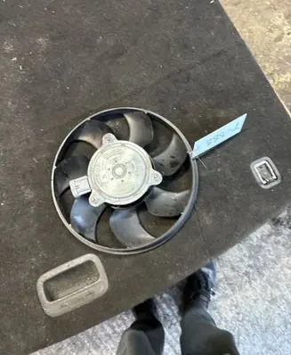 Renault Trafic III (X82) Radiator cooling fan shroud 138230