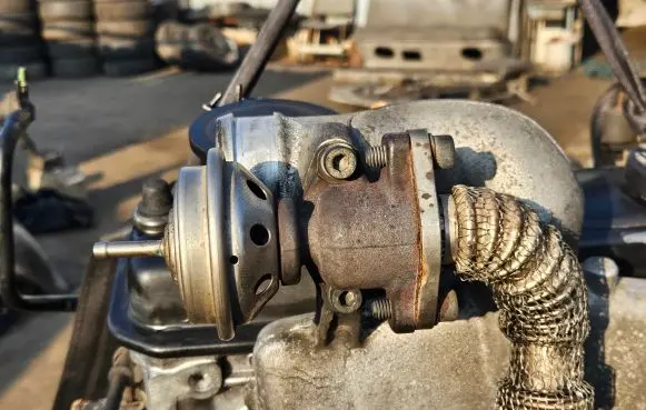 Volkswagen PASSAT B5 EGR valve 028131501E