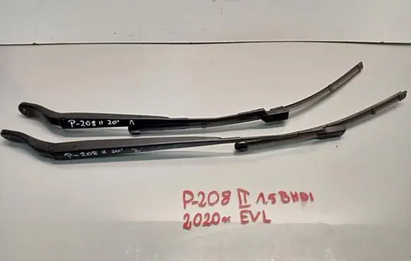 Peugeot 208 Front wiper blade arm