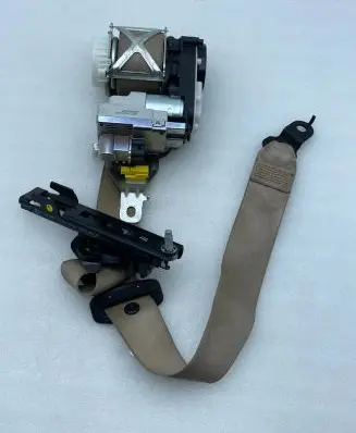 Mercedes-Benz GL X166 Front seatbelt A1668603586 061232