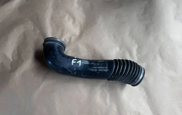 Ford Focus Air intake hose/pipe 98AB-9R504-GA
