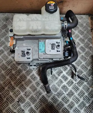 Voltage converter inverter