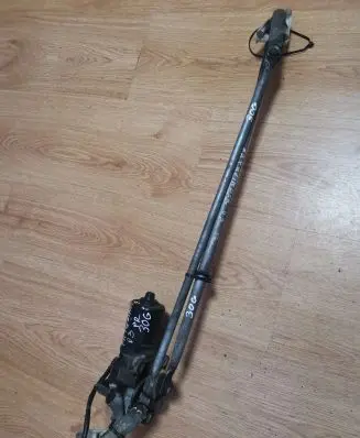 Nissan Pathfinder R50 Front wiper linkage and motor
