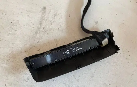 BMW 1 E81 E87 Seat heating switch 03743670