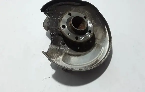 Rear wheel hub