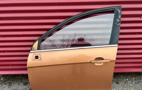 Chevrolet Captiva Front door
