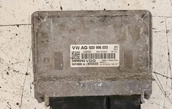 Skoda Fabia Mk2 (5J) Engine control unit/module 03D906023 5WP4080604